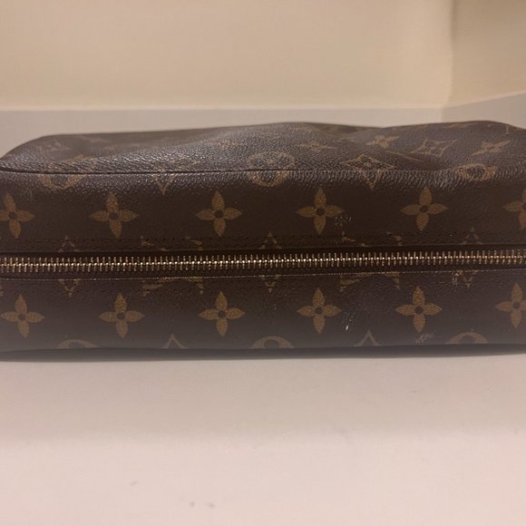 LOUIS VUITTON Monogram Trousse Toilette 28 Clutch Bag | Unisex - Picture 5 of 8